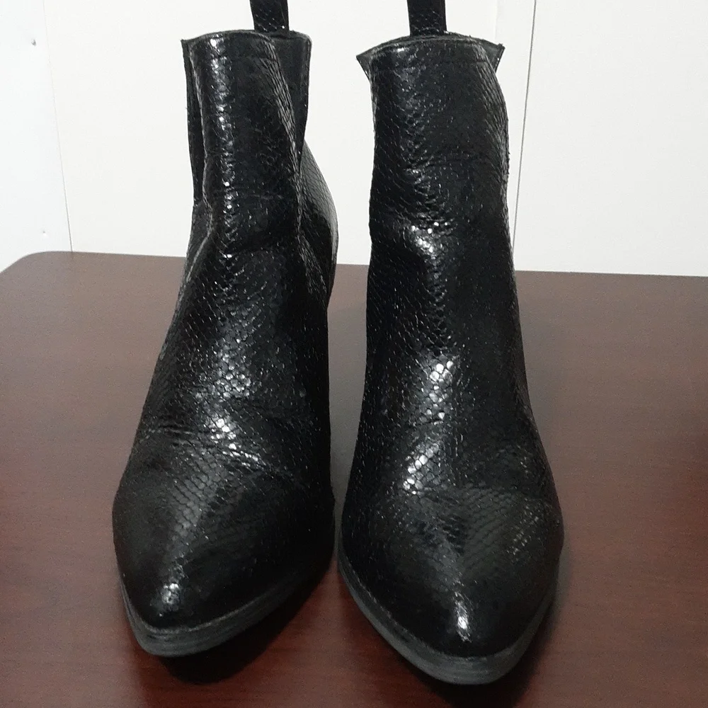 Very Volatile Snake‎ Print Cut Out Sides Stack Heel